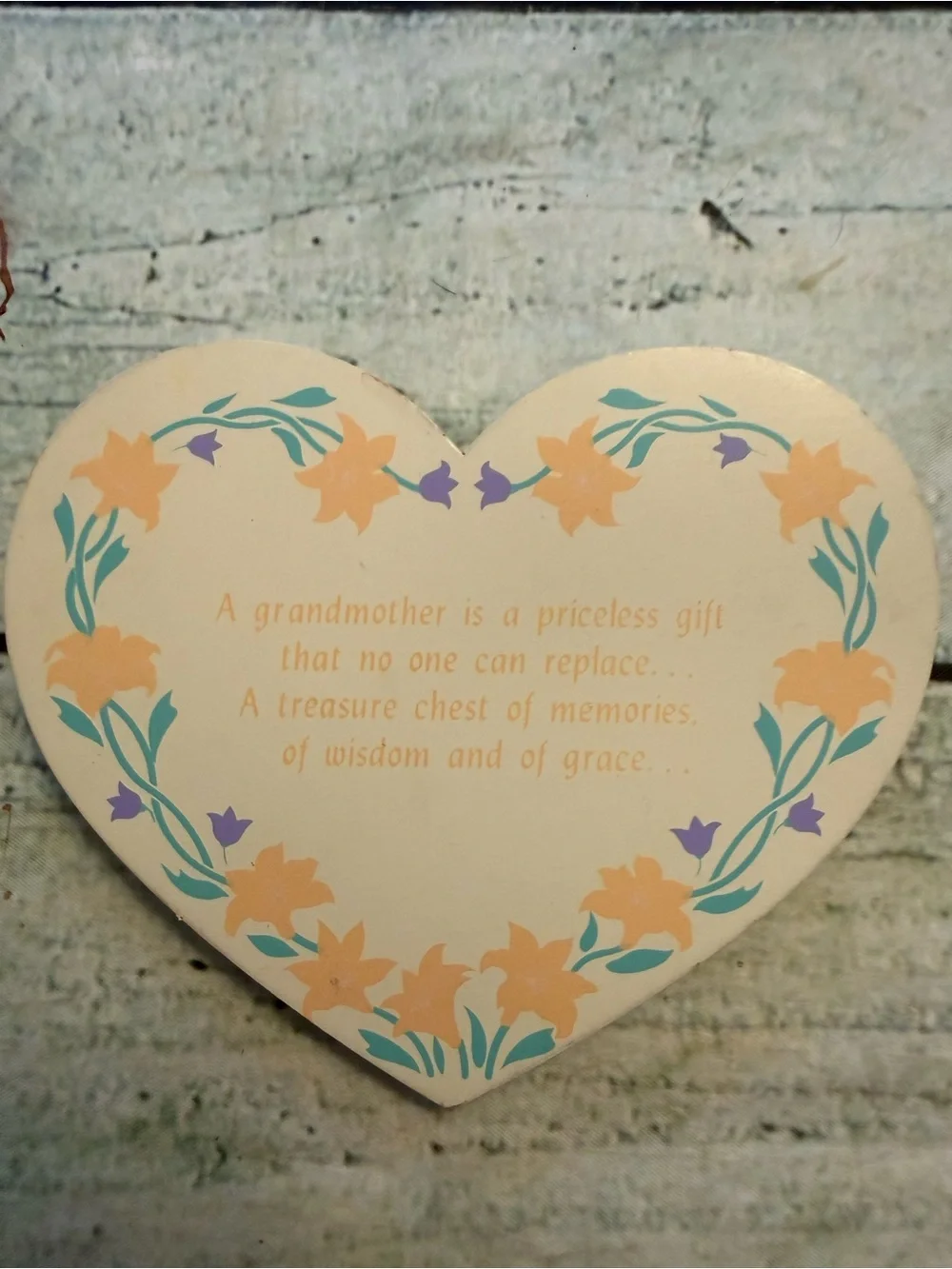 Russ grandma heart shape wall hanging or spots on desk.